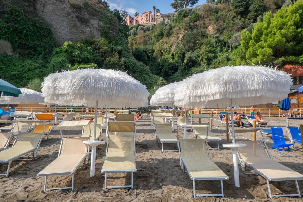 Hotel Oriente Vico Equense Exteriör bild